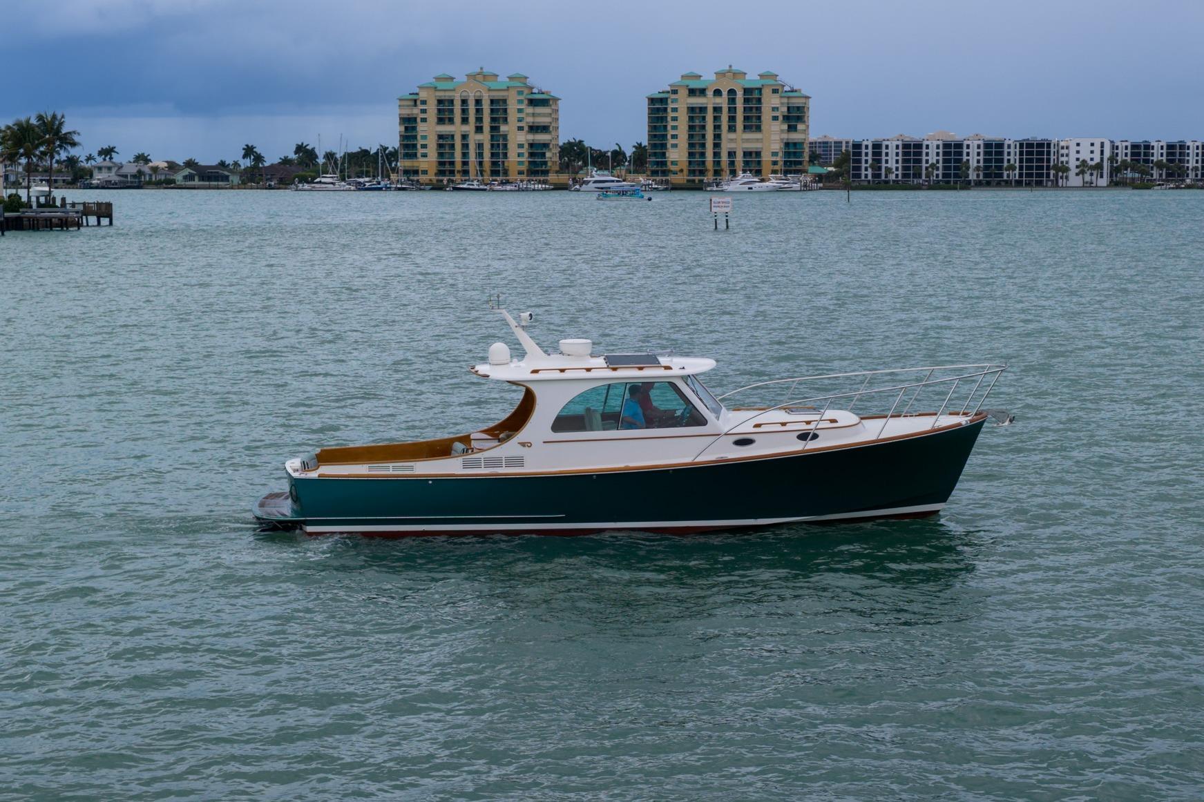 2014 Hinckley Picnic Boat 37 MKIII