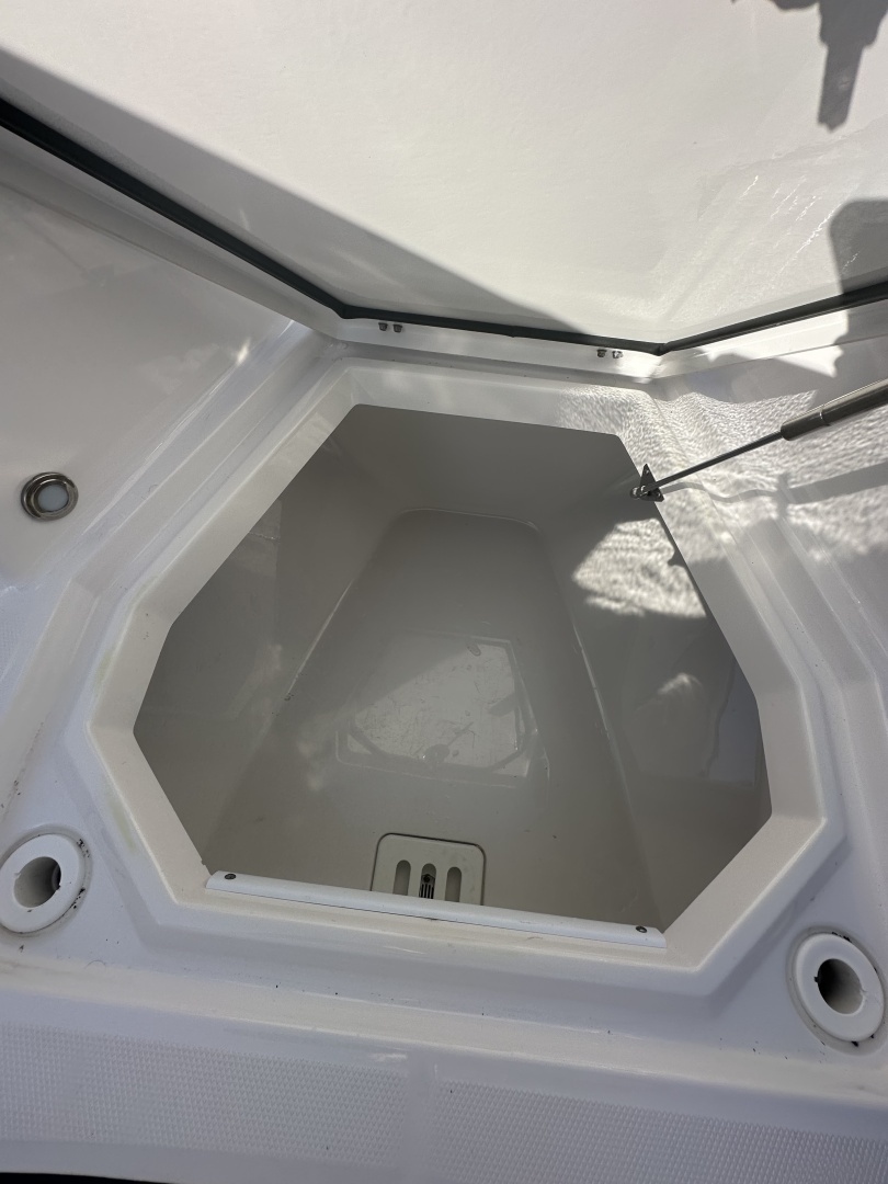 2025 Blackfin 272 CC - Image 9