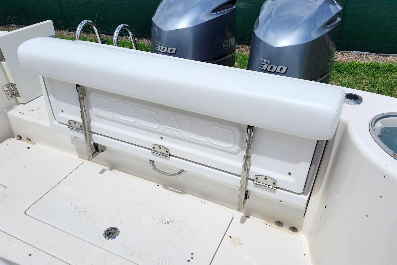 2015 Robalo R300 Center Console boat with Yamaha 300 engines, featuring a sleek white design.