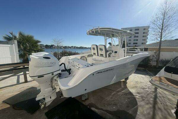 2021 Aquasport 2500 Center Console