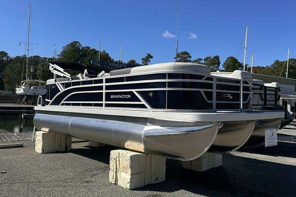 2026 Bennington 22SR