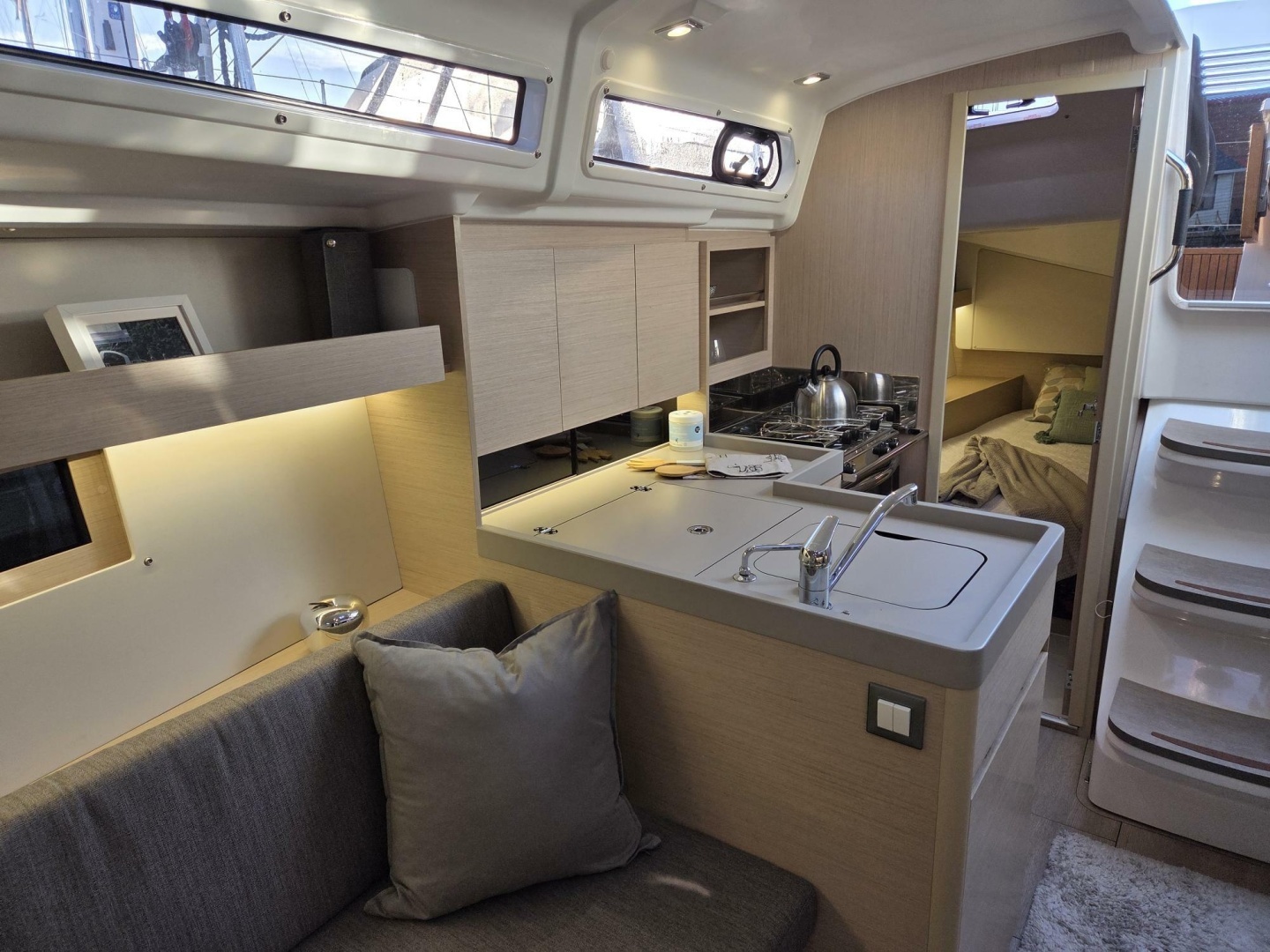 2023 Beneteau Oceanis 34.1 - Image 18