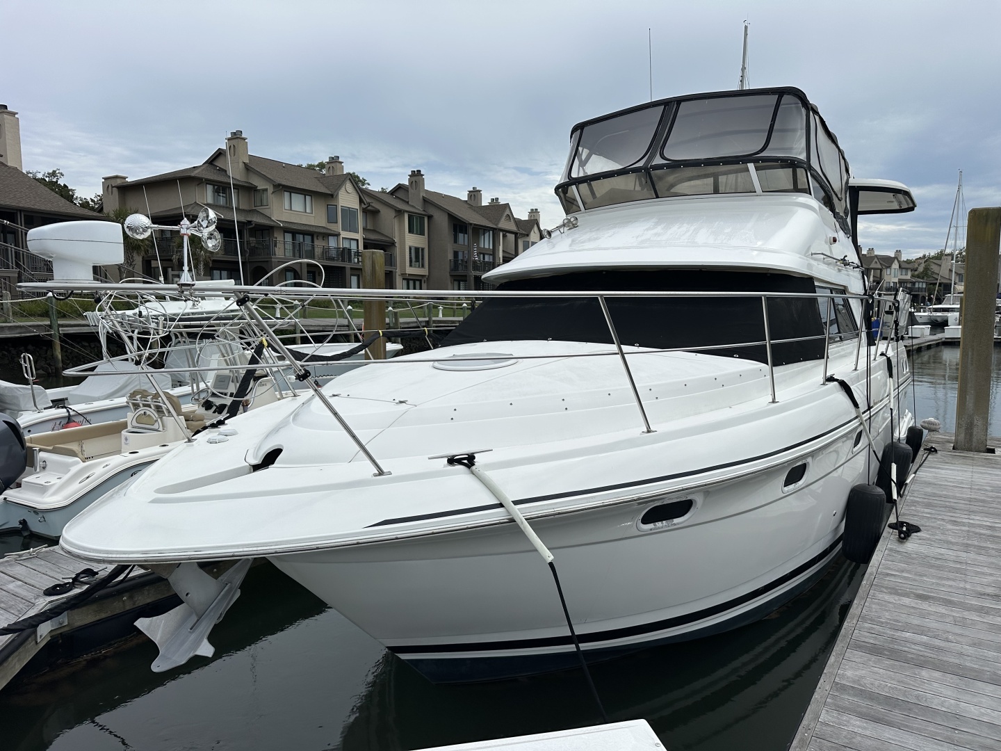 1998 Cruisers Yachts 3650 Aft Cabin - Image 6