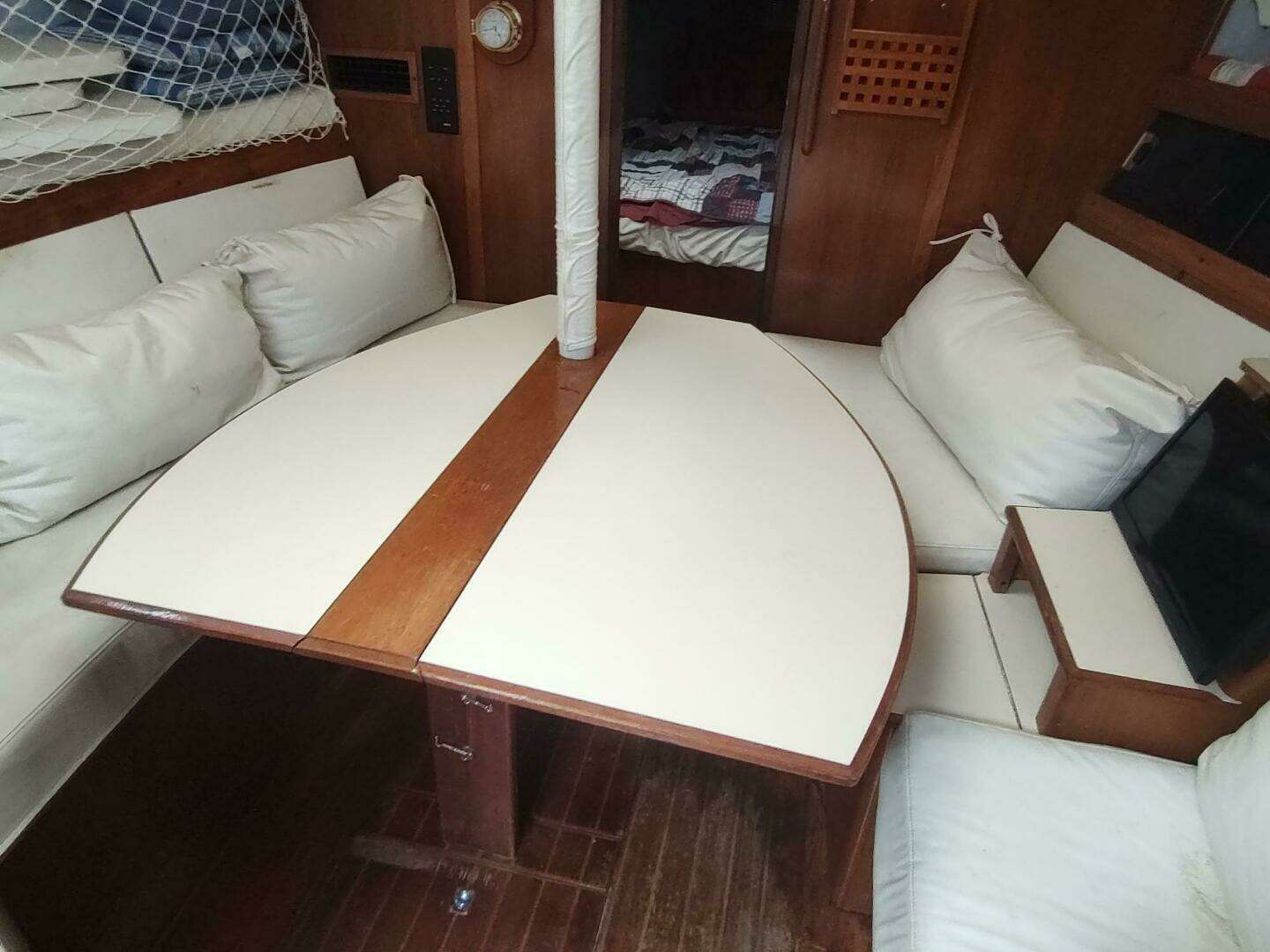 1987 Hunter 37 Legend - Image 43