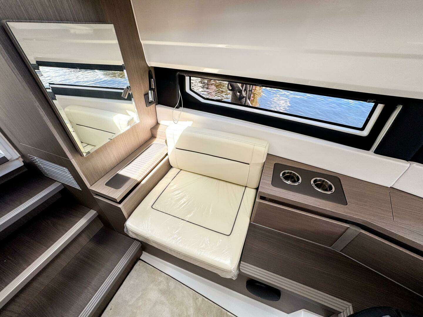 2025 Wellcraft 38 Explorer - Image 34