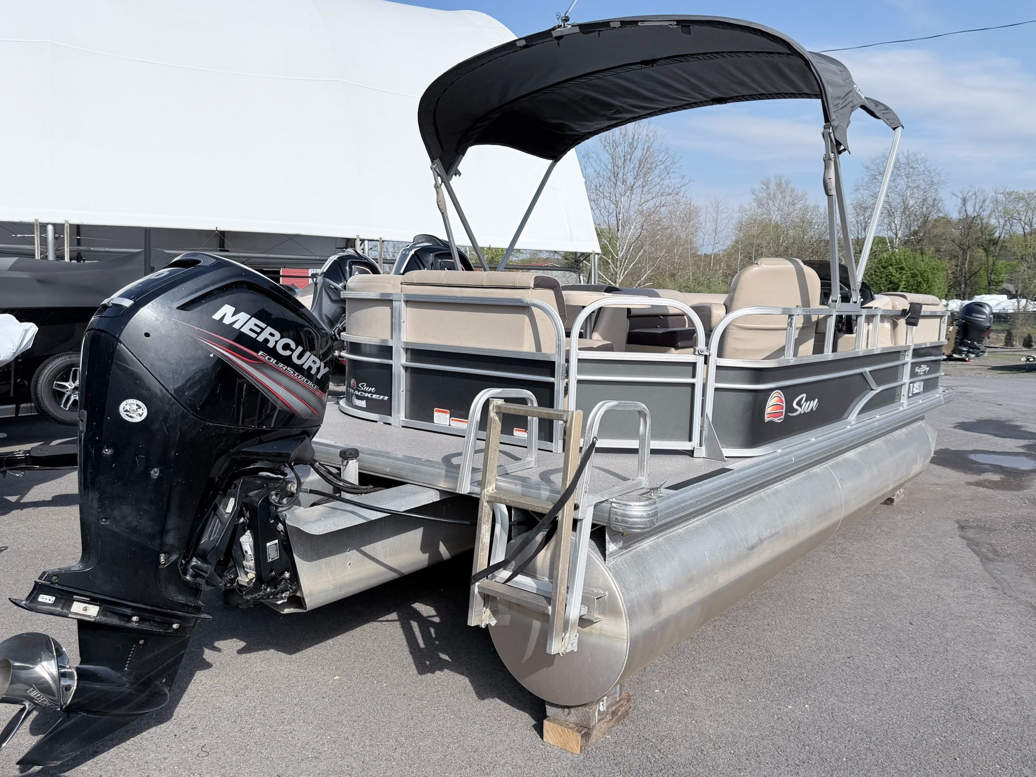 2018 Sun Tracker Party Barge 20 DLX - 26
