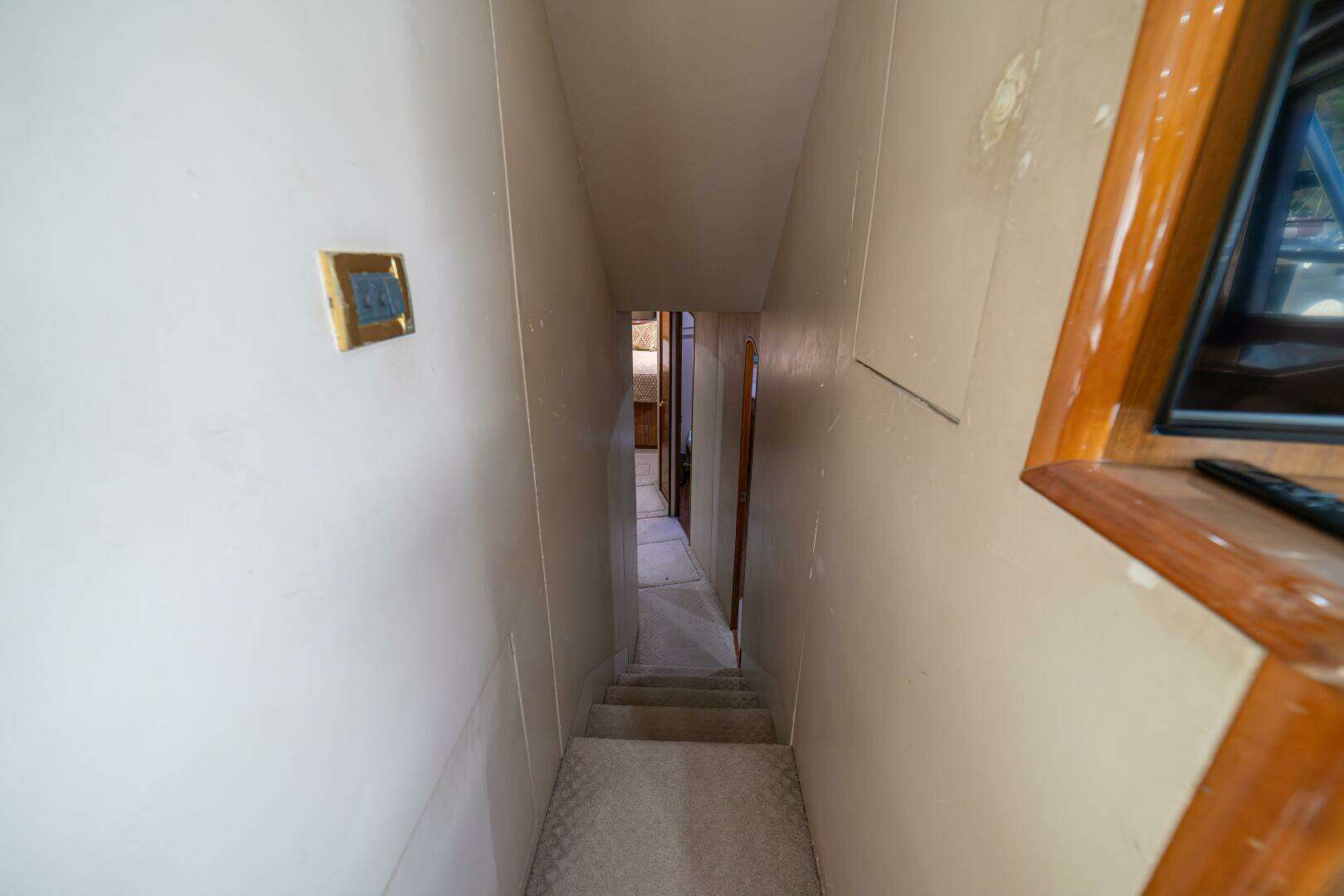 2006 Viking 56 Convertible - Image 46
