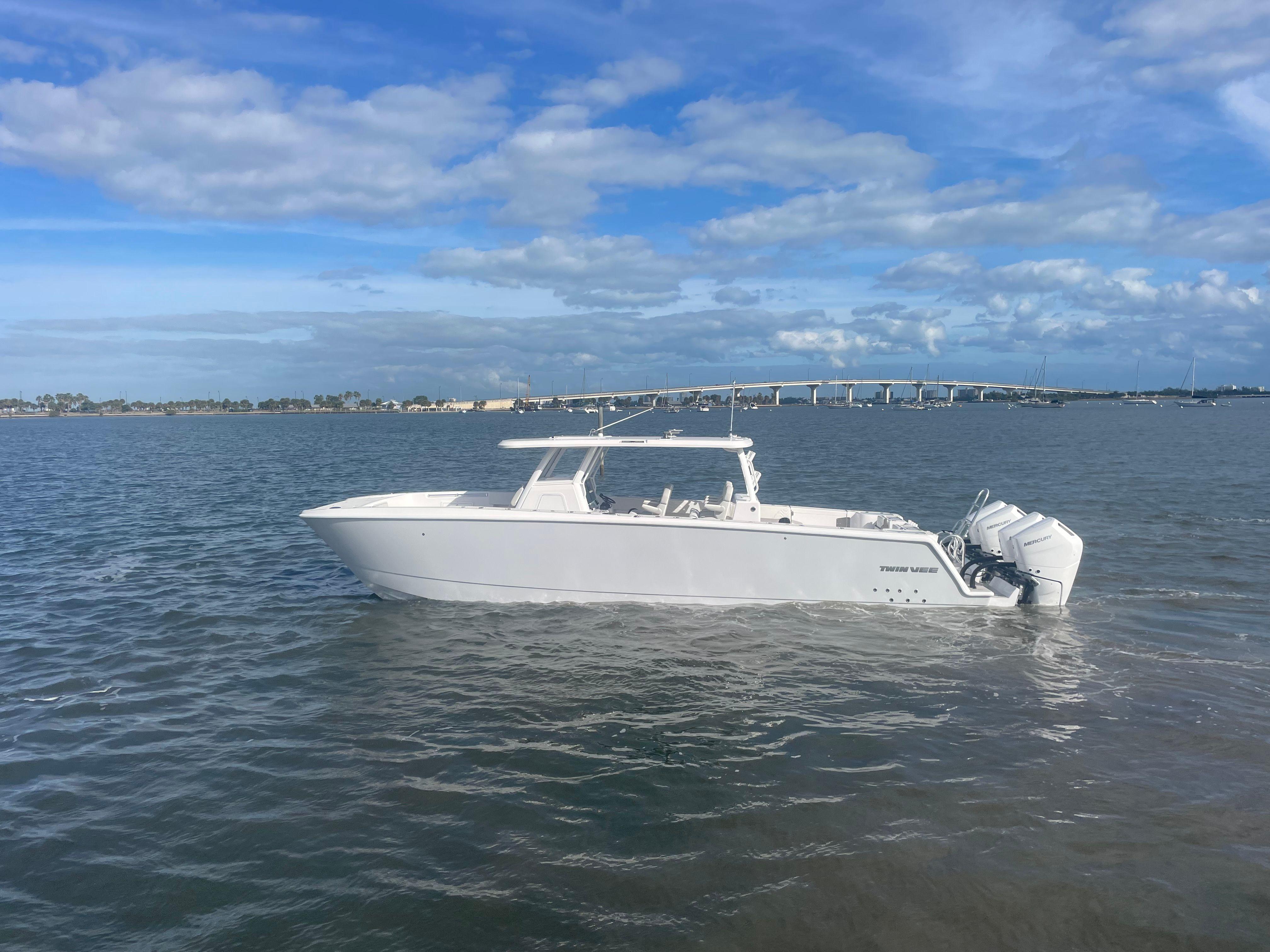 2024 Twin Vee 400 GFX CC