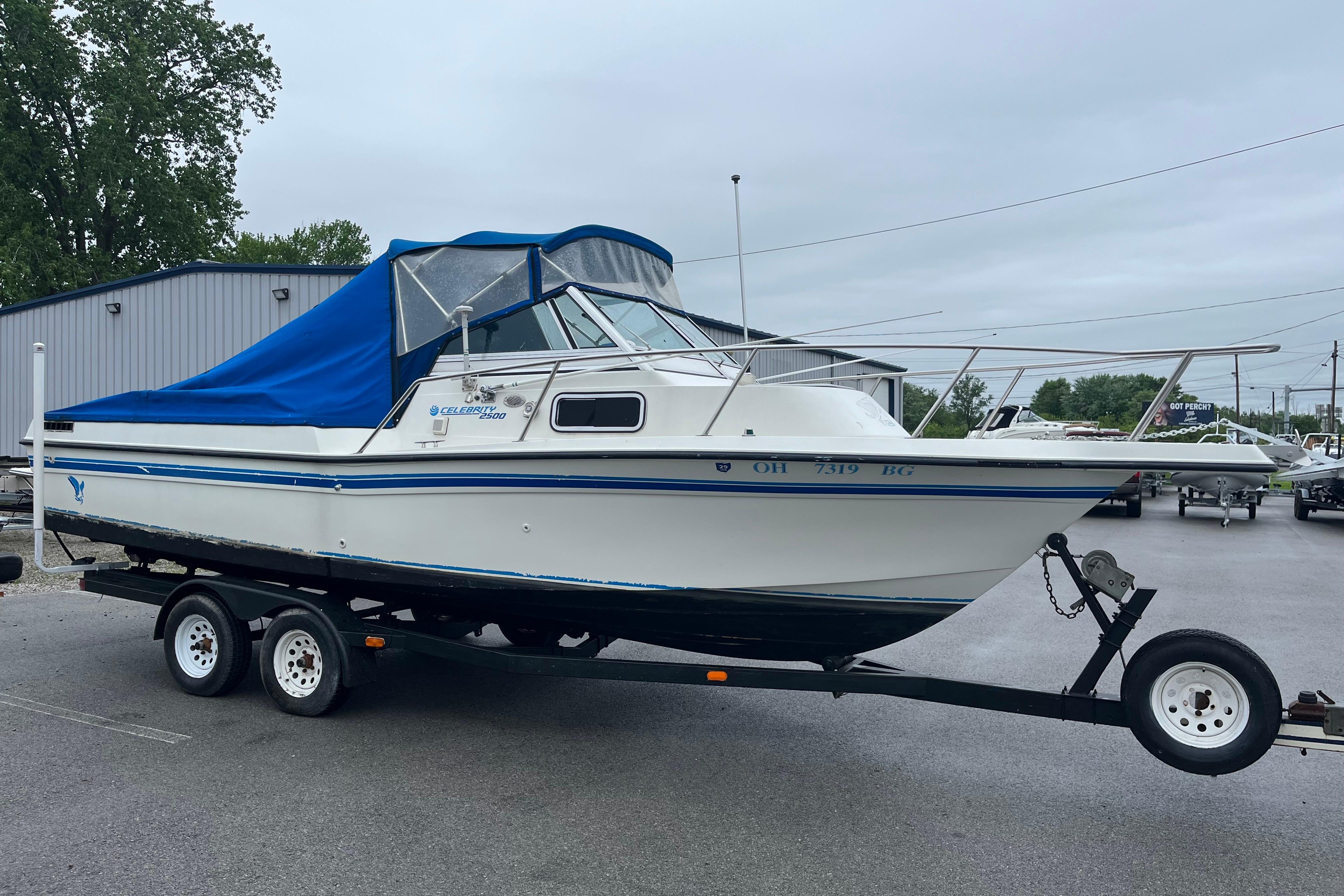 1995 Celebrity 2500 Fish Hawk