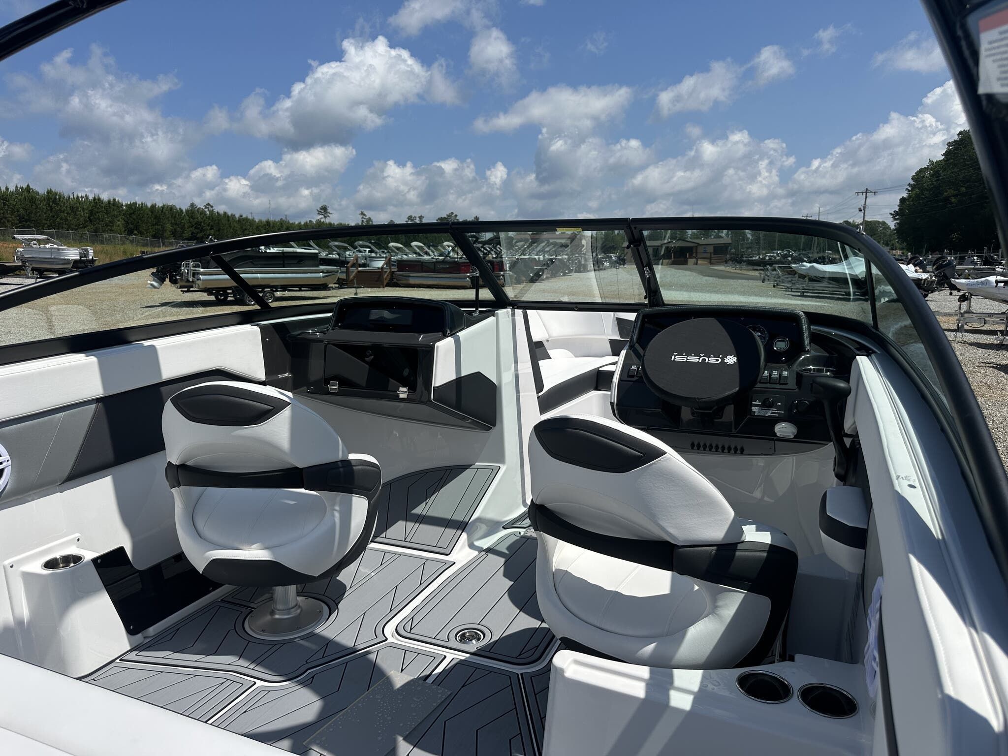 2025 Monterey M-22 - 9