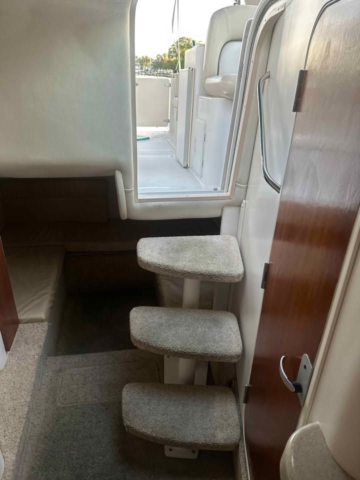 2001 Chris-Craft 308 Express Cruiser - 11