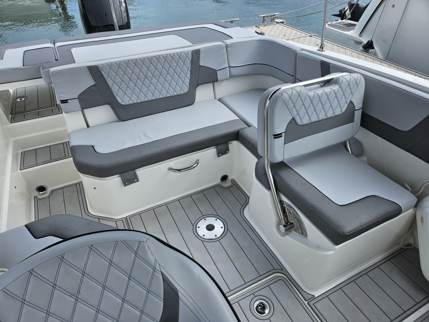 2024 Bayliner VR6 Bowrider OB - Image 9