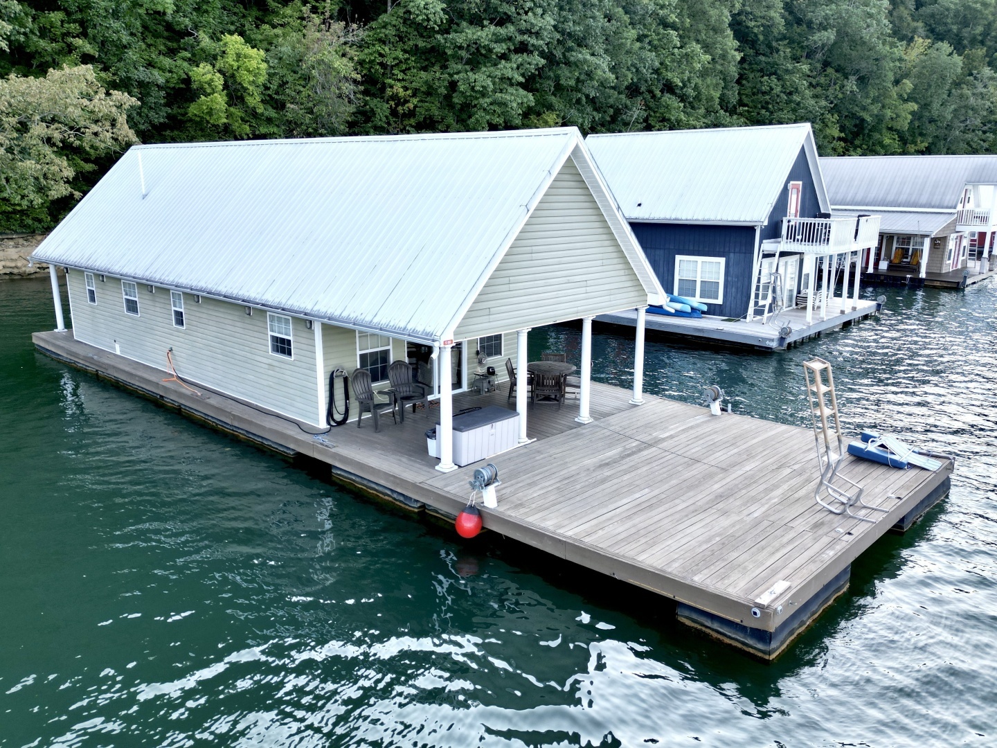 2006 Custom 20 x 43 Floating Cabin - Approx 812sqft - Image 5