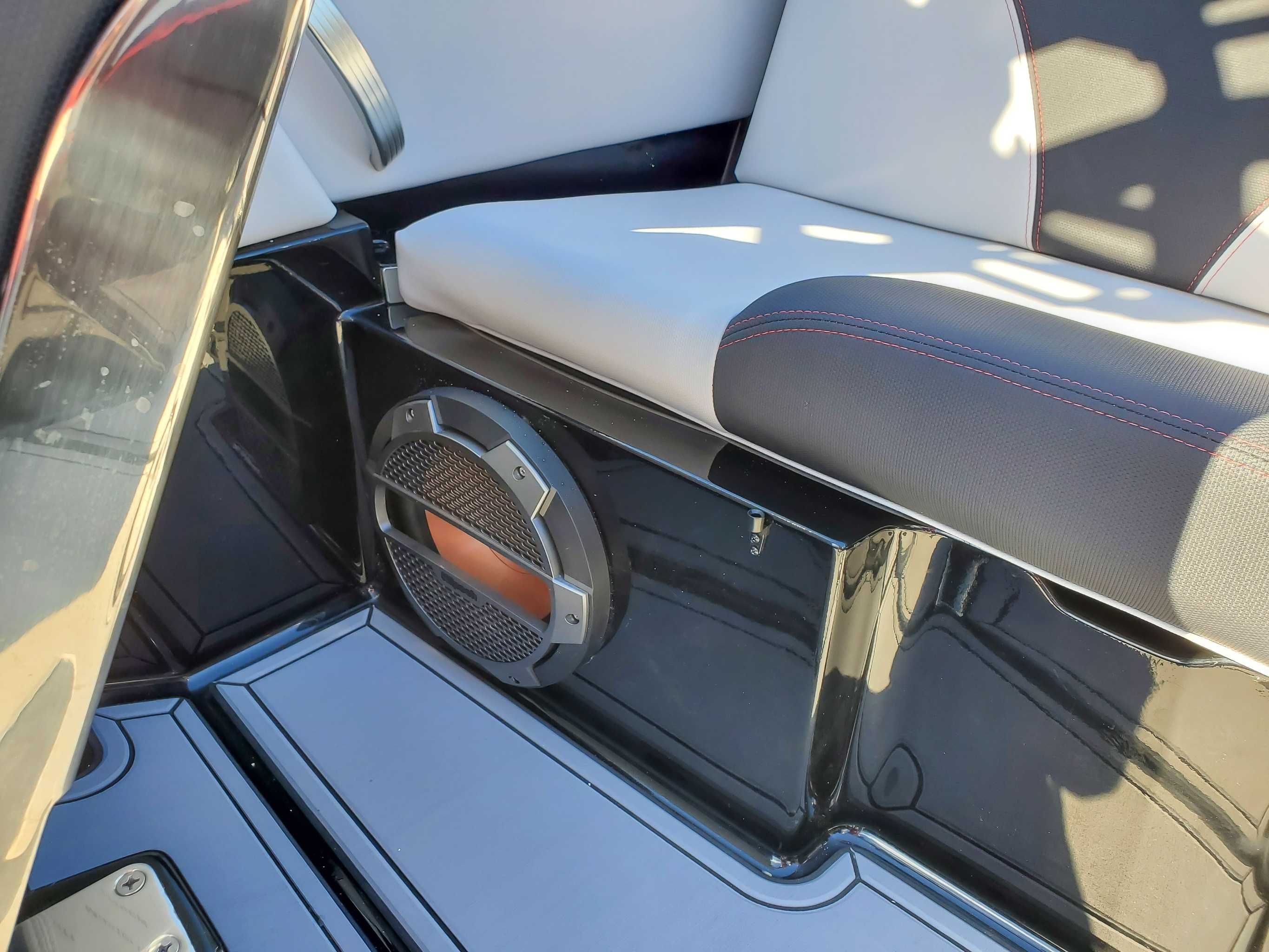 2021 MasterCraft XT25 - 24