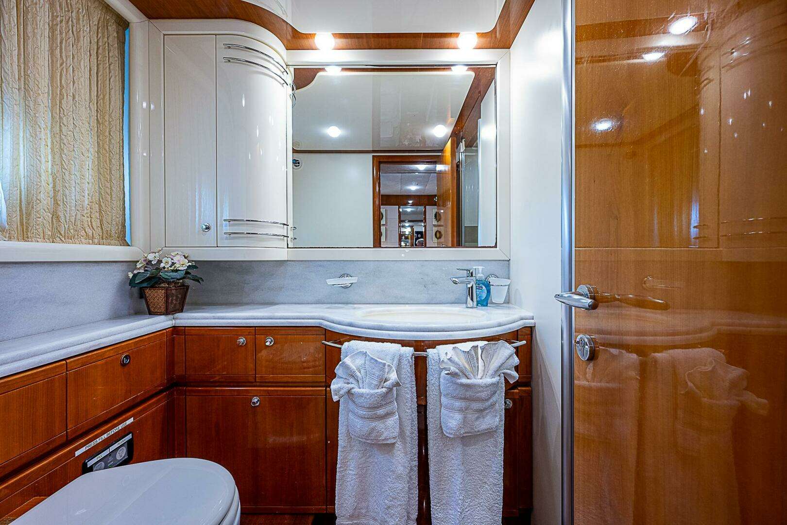 2006 Ferretti Yachts 830 - Image 92