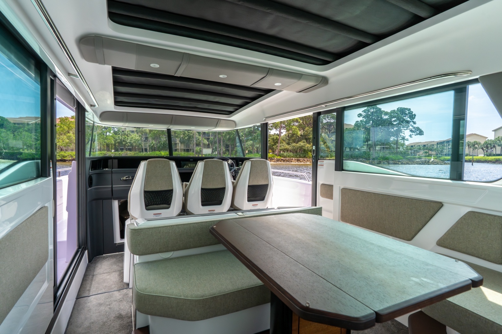 2024 Axopar 45 XC Cross Cabin - Image 18