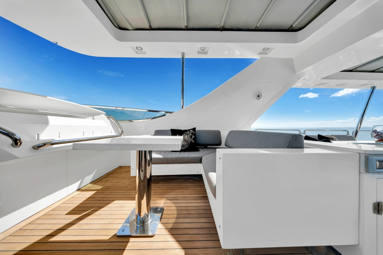 2005 Azimut 105 - Image 31