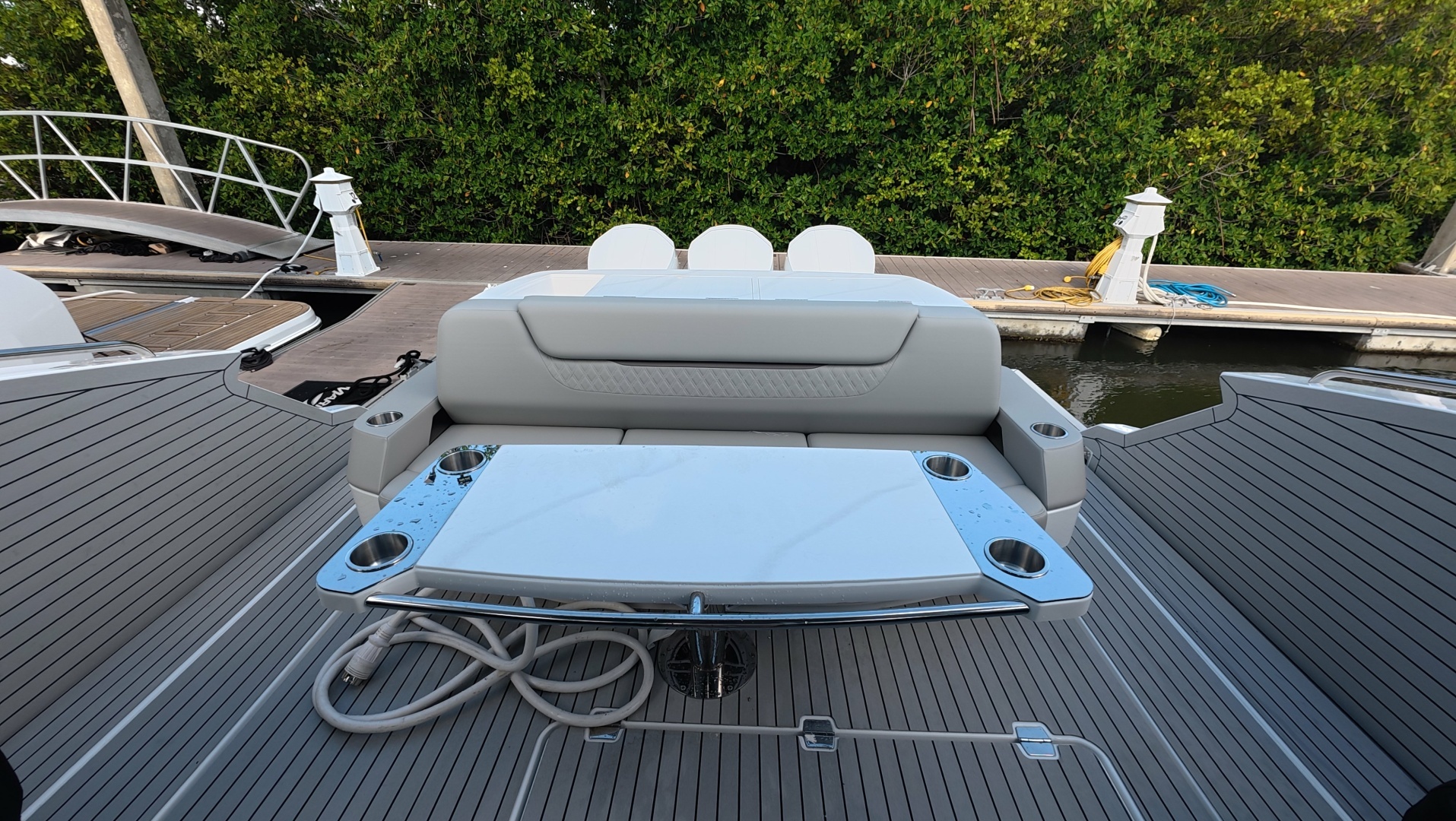 2026 Cruisers Yachts 50GLS OB - Image 22