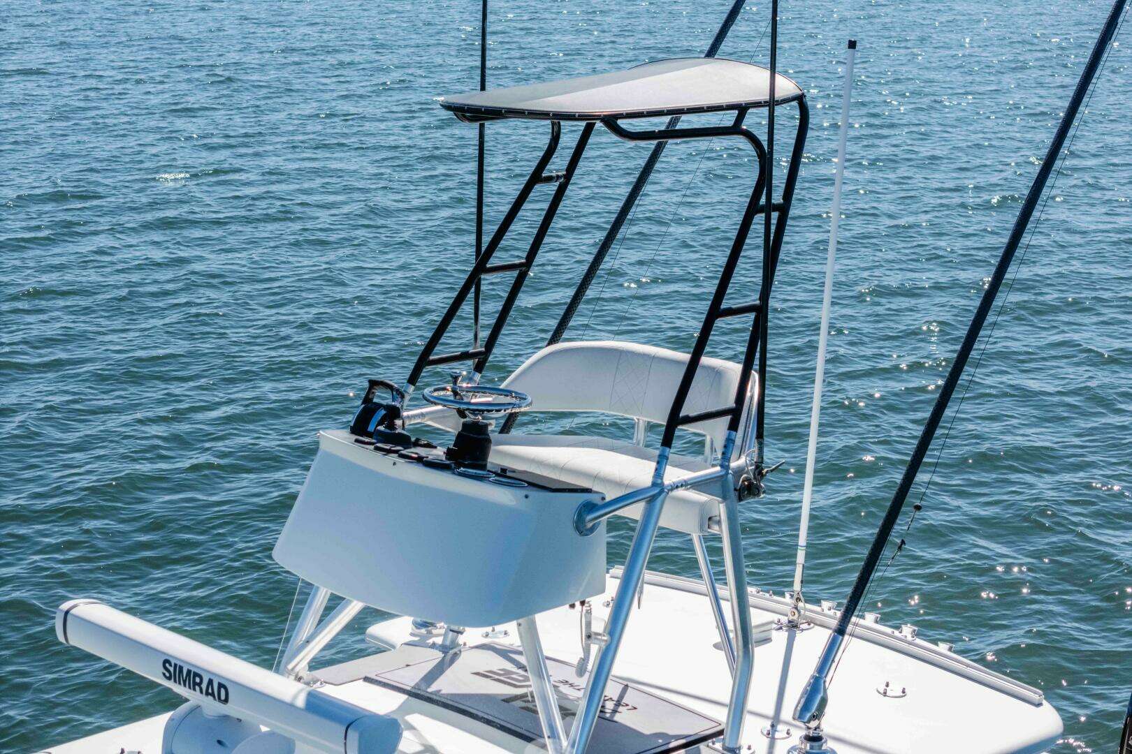2018 SeaVee 370 Z - Image 6
