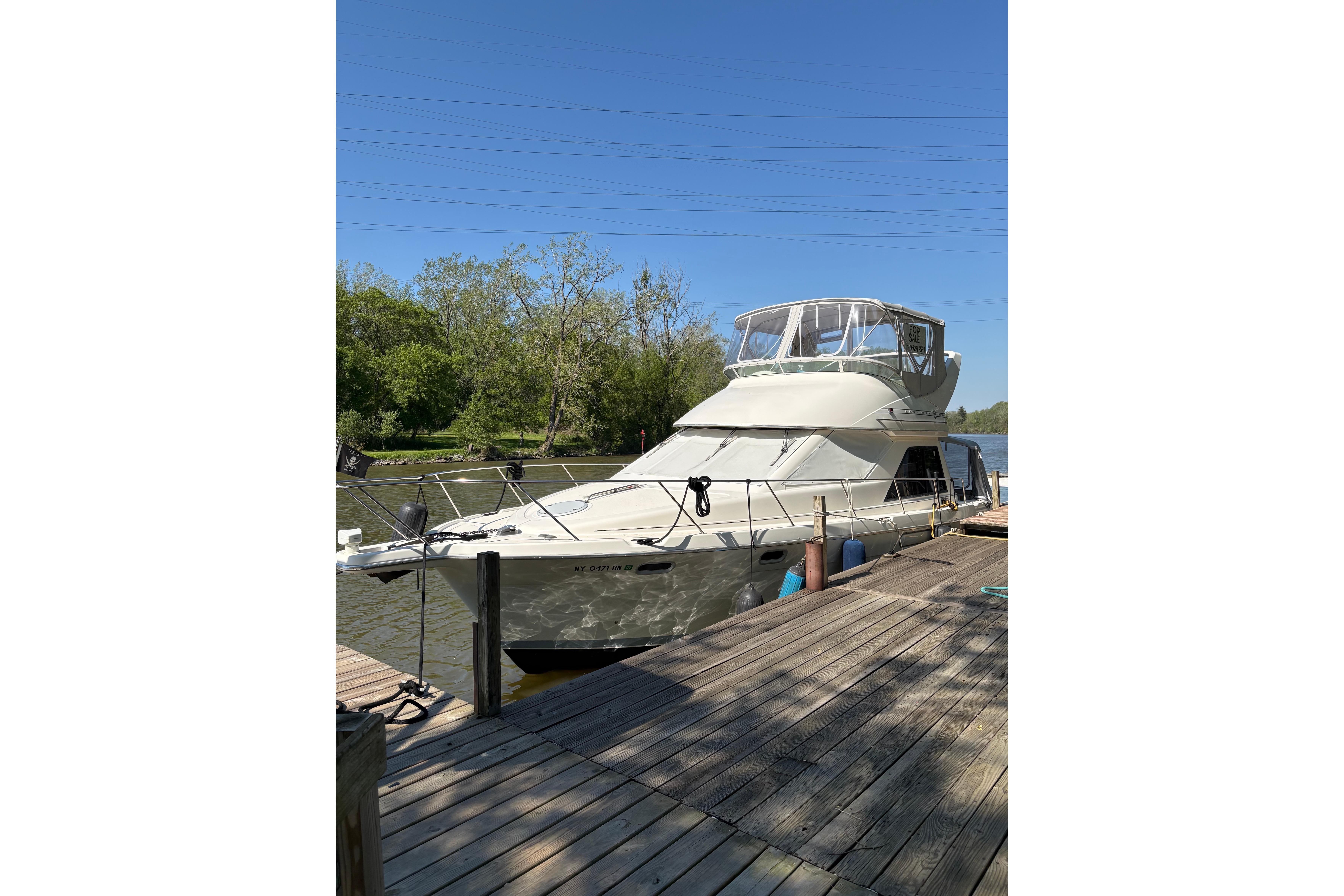 1997 Bayliner 3788 Command Bridge Motoryacht