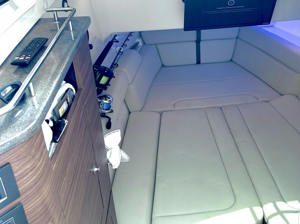 2021 Boston Whaler 350 Realm - 11