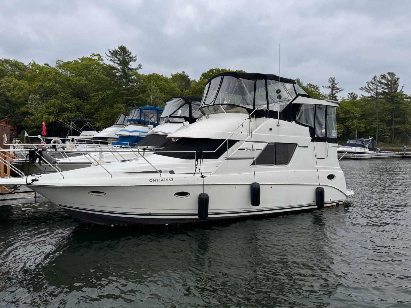 1997 Silverton 352 Motor Yacht