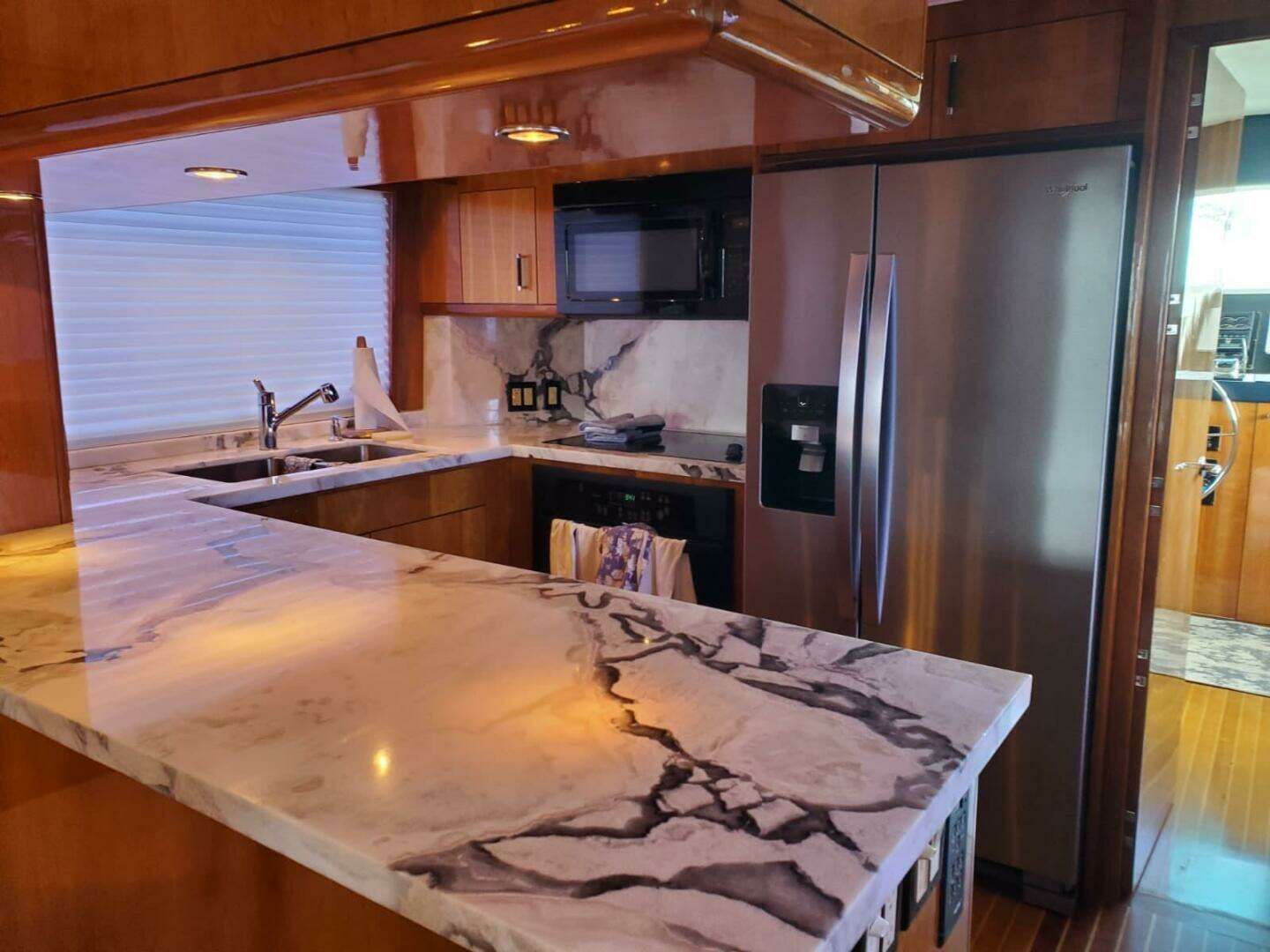 2000 Hatteras 75 Sport Deck - Image 7