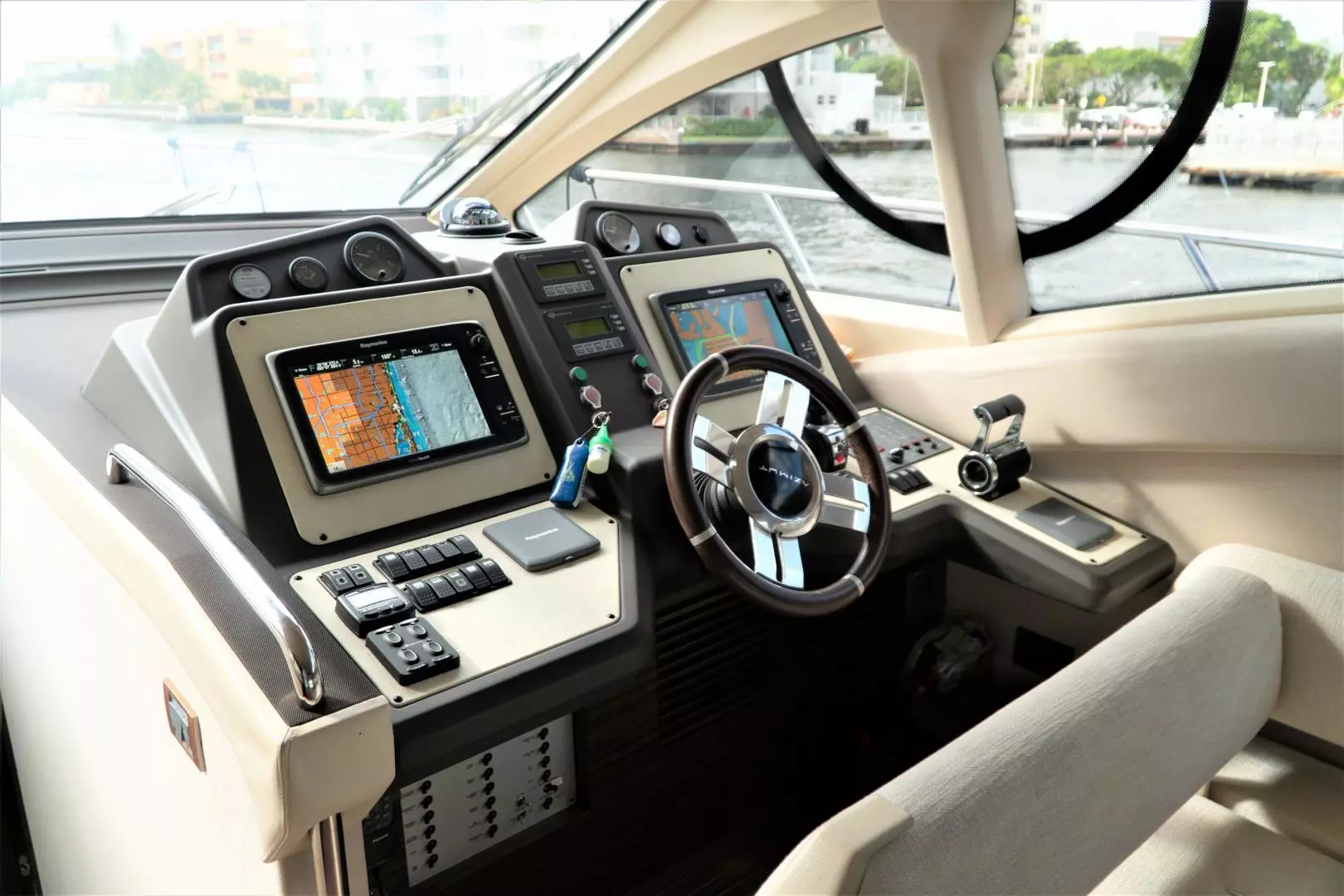 2013 Azimut FLY54 - Image 5