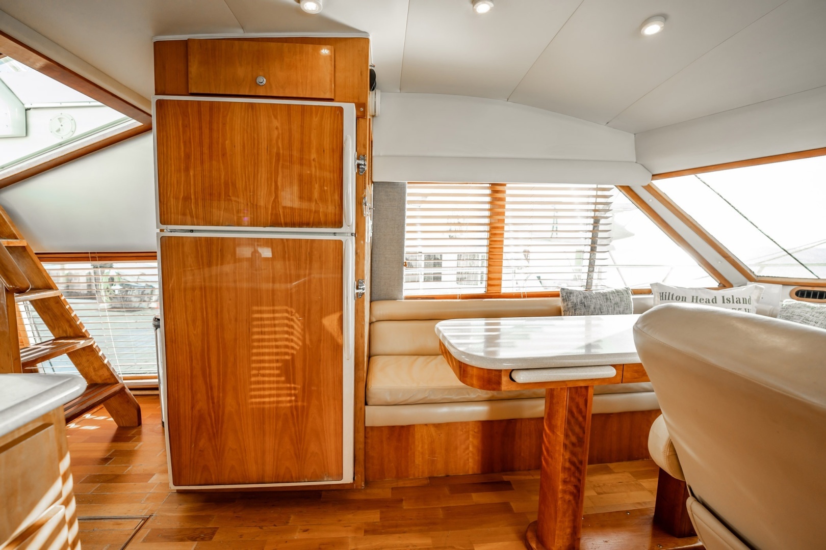 2004 Navigator 5700 Rival Pilothouse - Image 24
