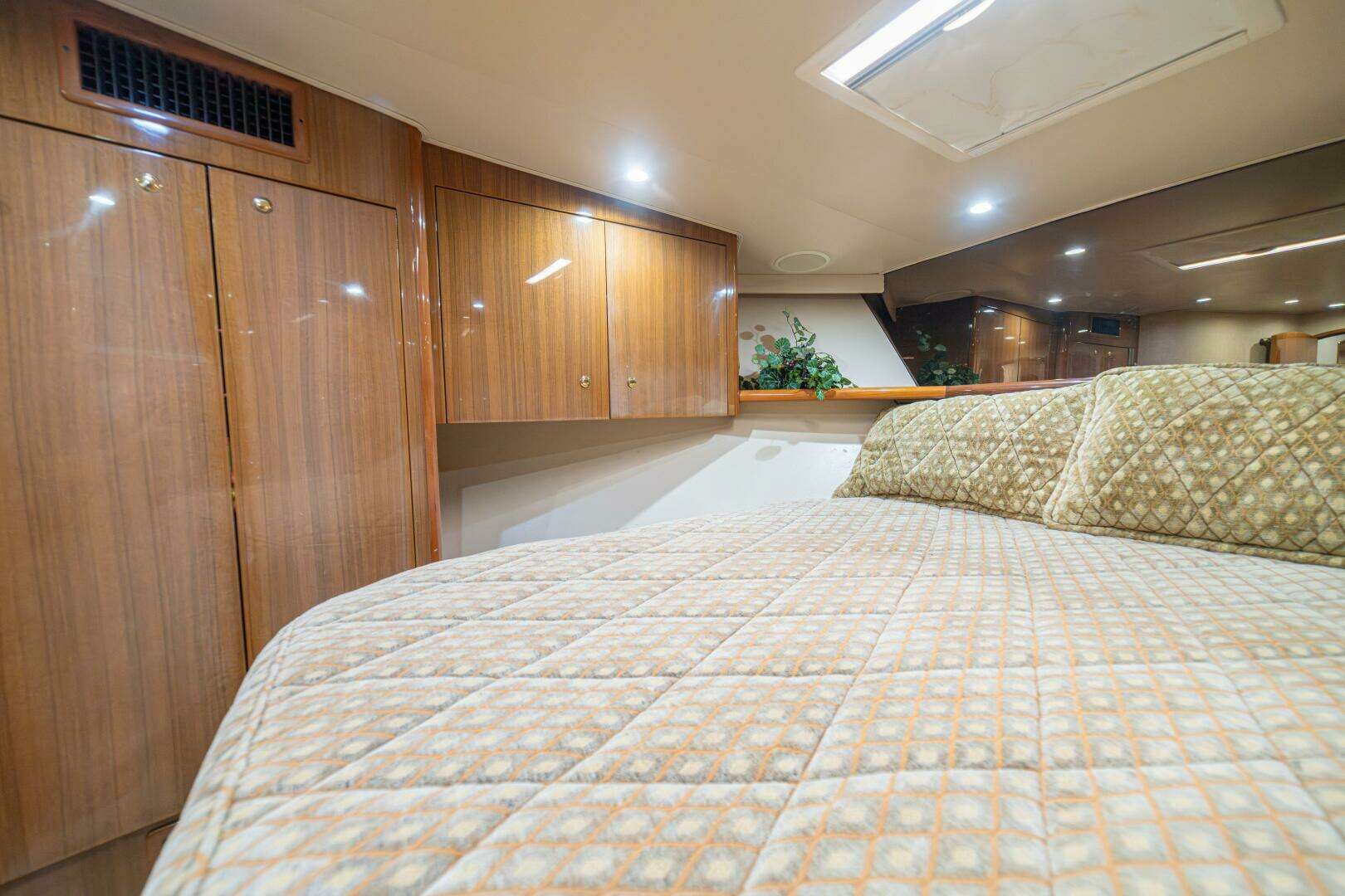2006 Viking 56 Convertible - Image 58