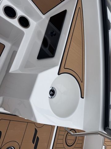 2026 Starcraft SVX 210 DC OB w/200hp and Trailer - 19
