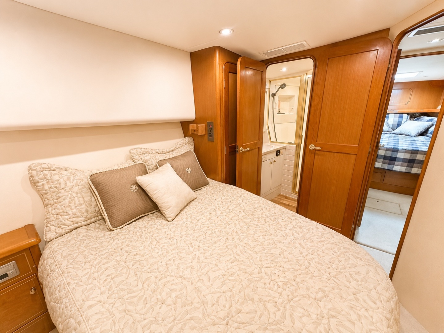 2004 Ocean Yachts 50 Convertible - Image 27
