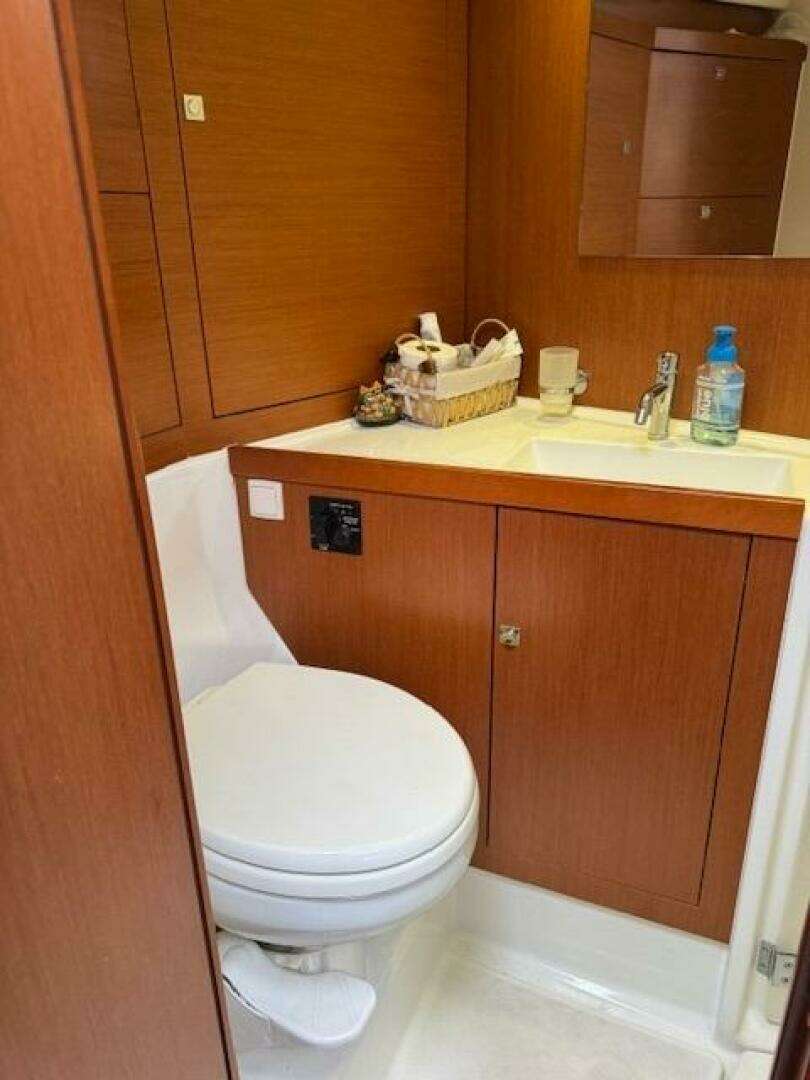 2014 Beneteau 45 - Image 21