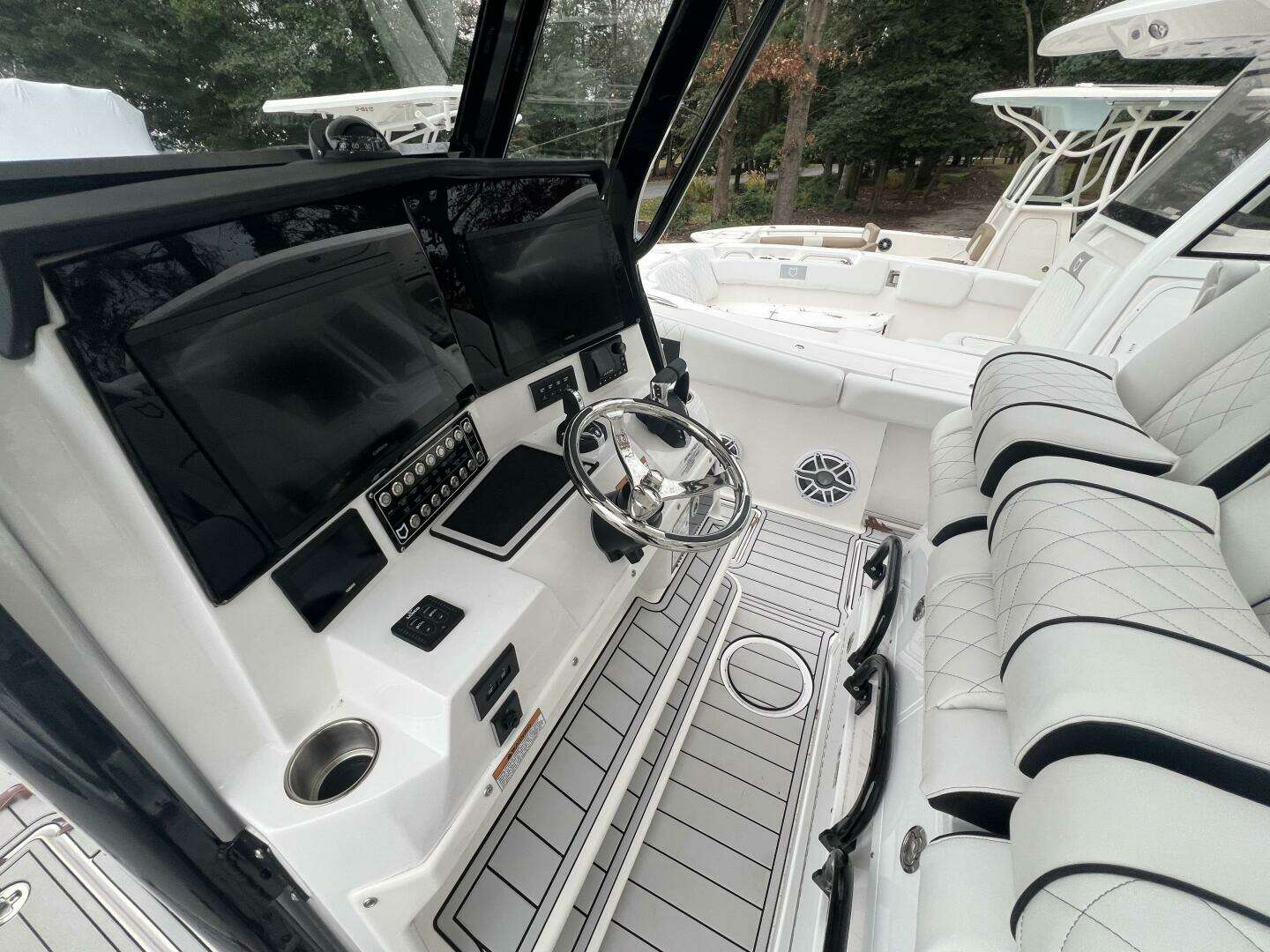 2025 Sea Fox 328 Commander - Image 14