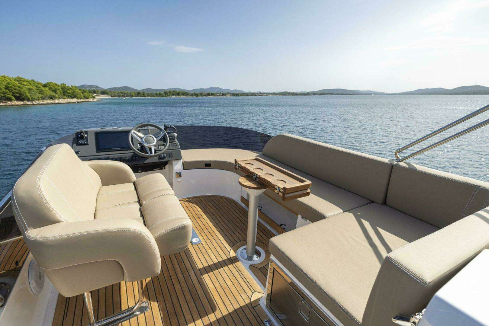 2025 Nimbus 405 Flybridge - Image 3