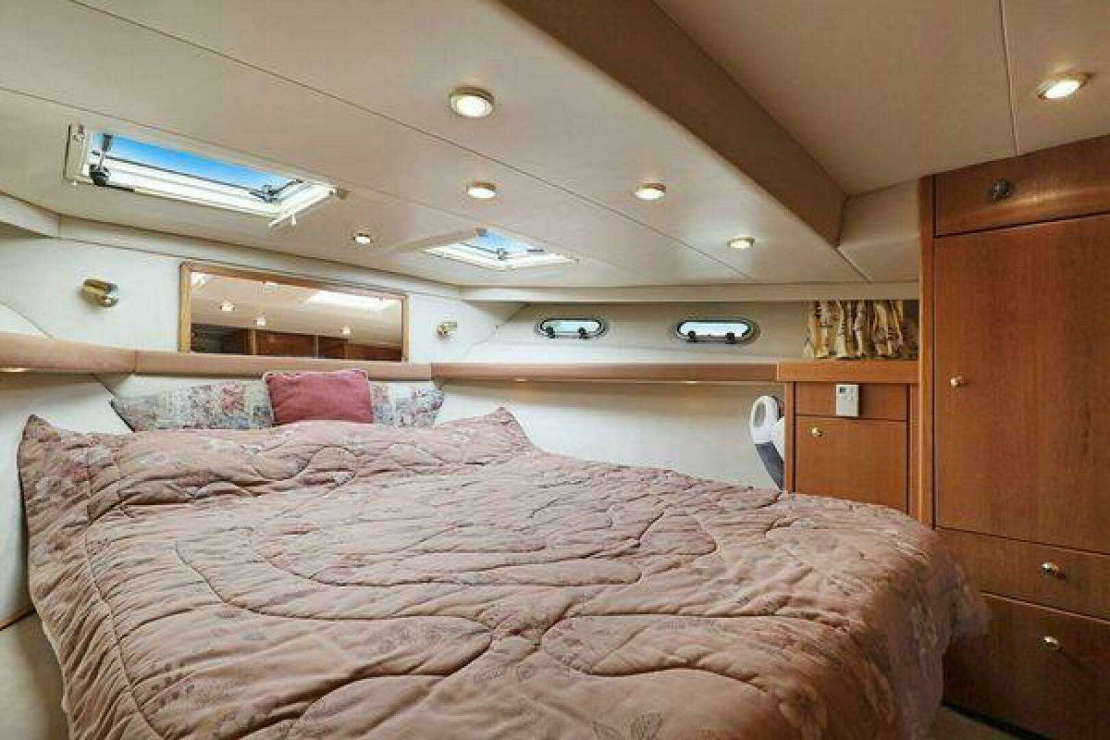 1998 Bayliner 4788 - Image 28