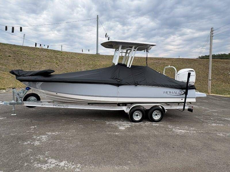 2026 Robalo 246 Cayman - 144