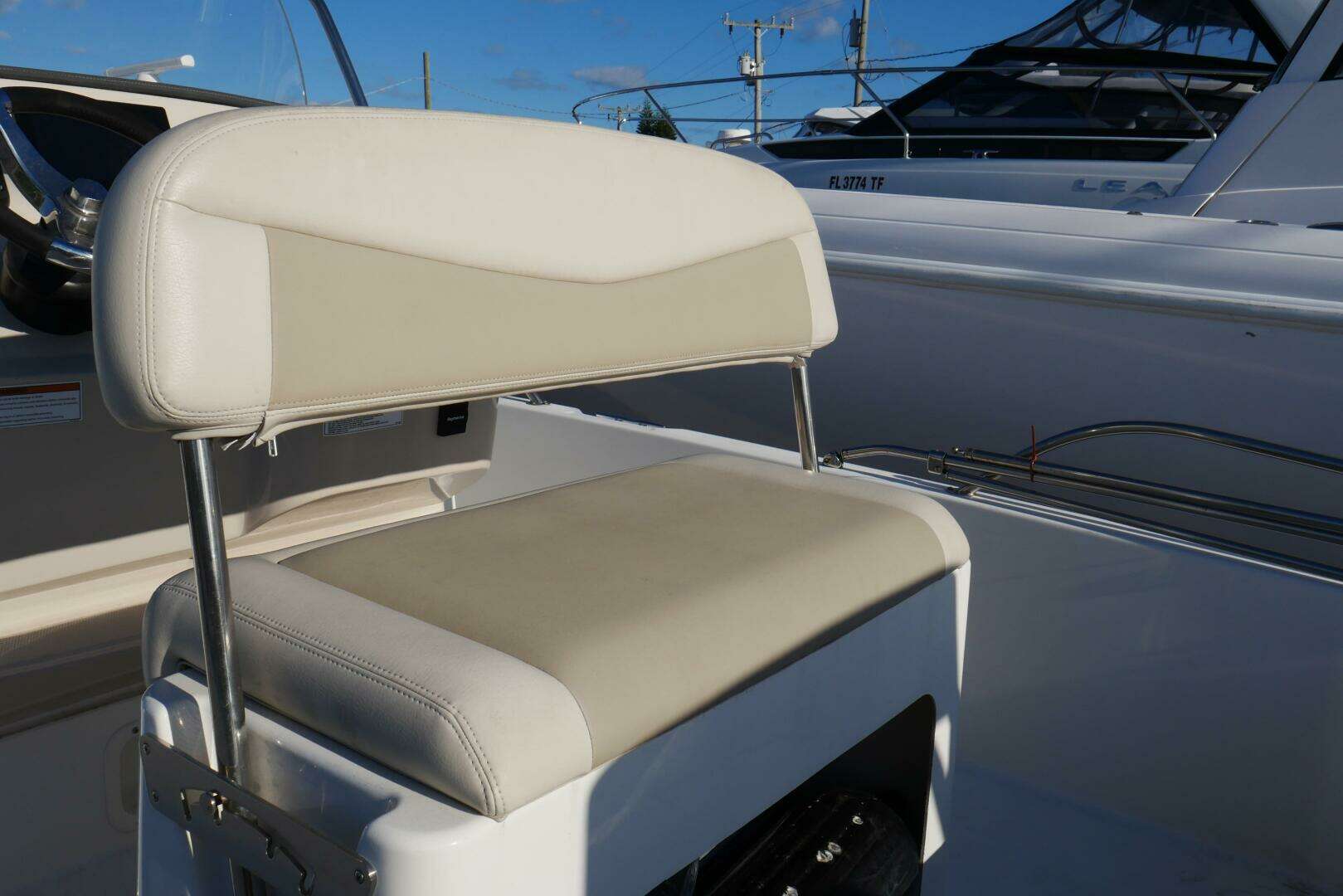 2020 Boston Whaler 210 Dauntless - Image 10