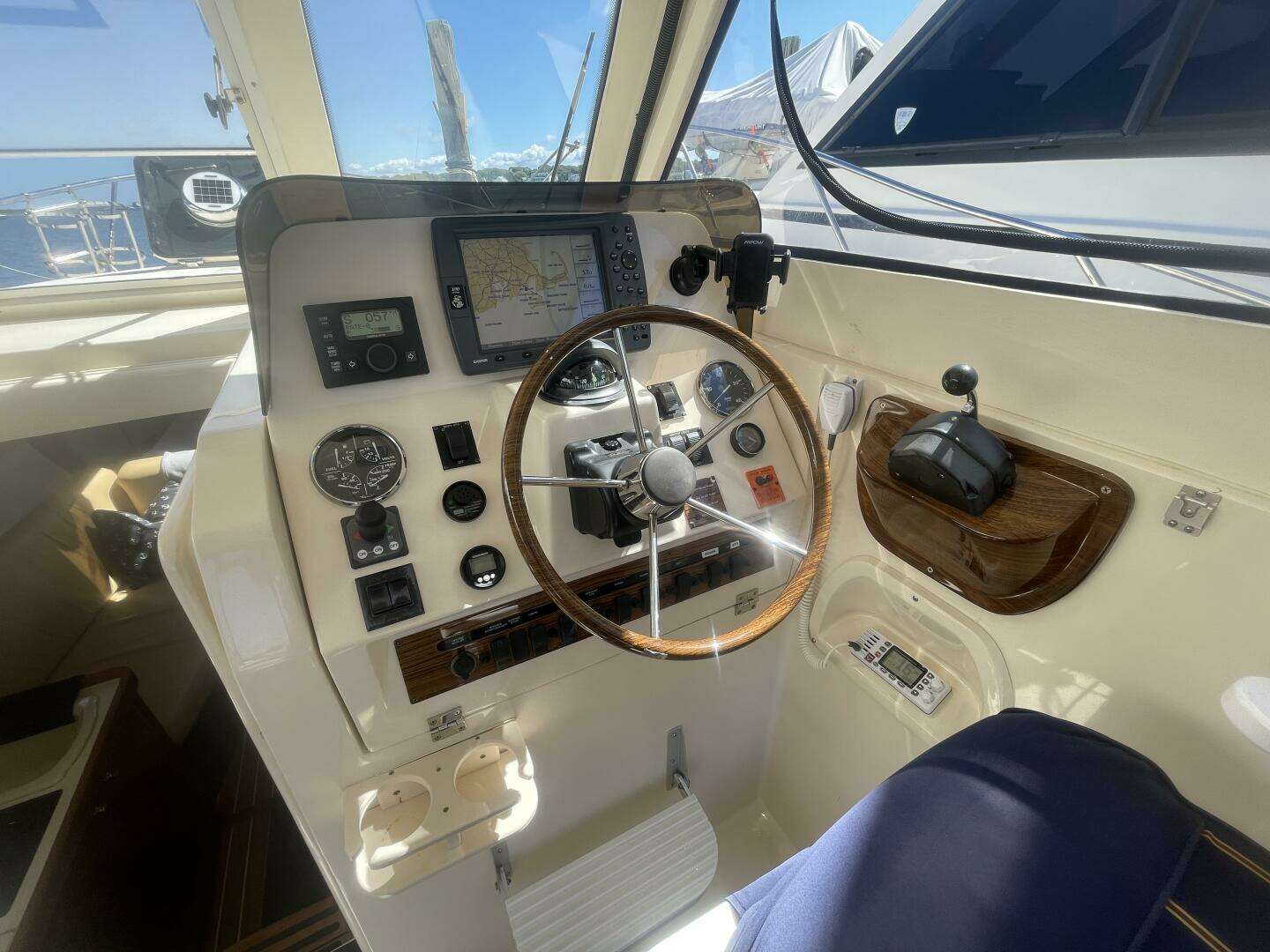 2005 Mainship 30 Pilot II - Image 14