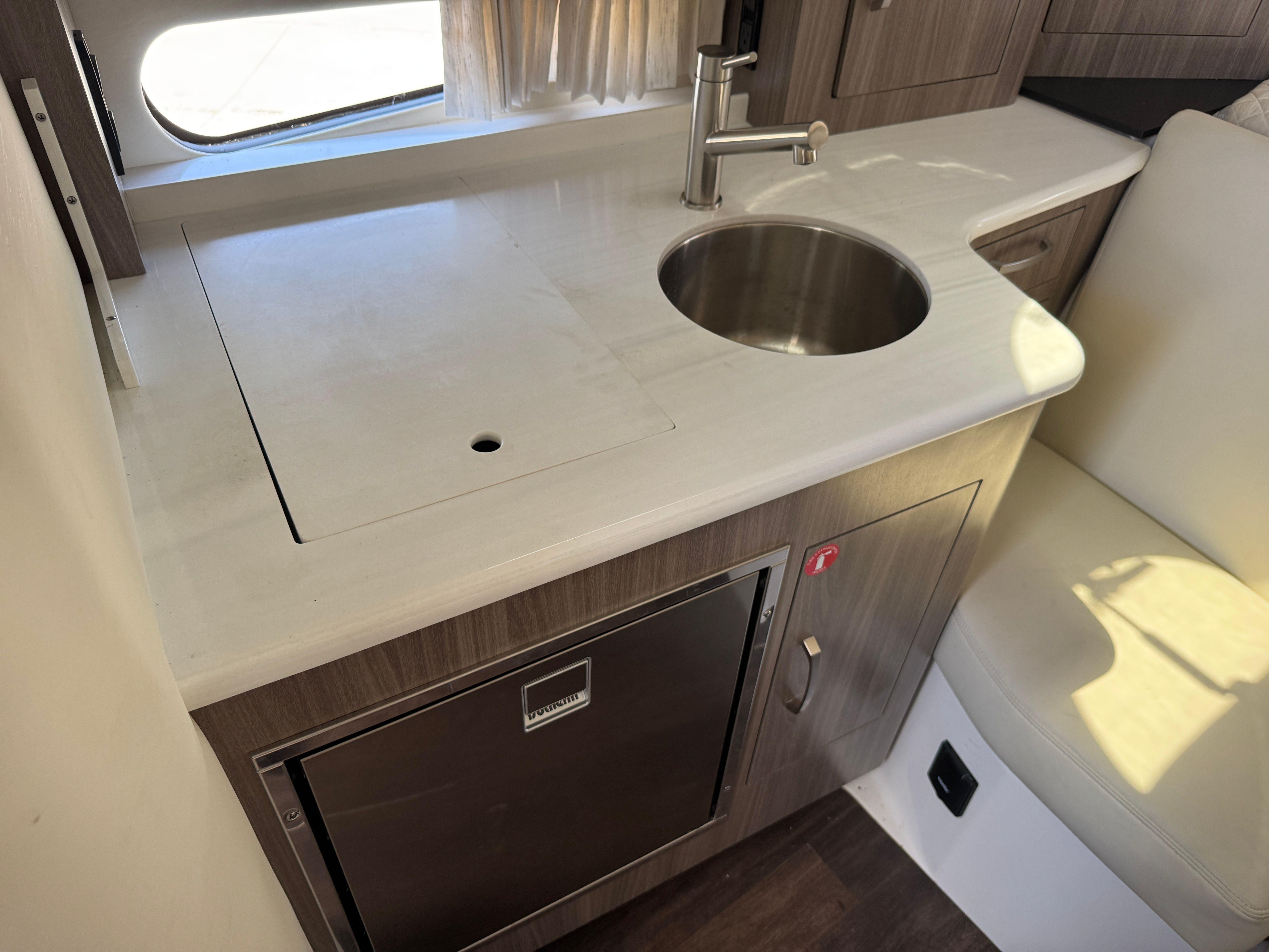 2023 REGAL 33 EXPRESS - Image 25