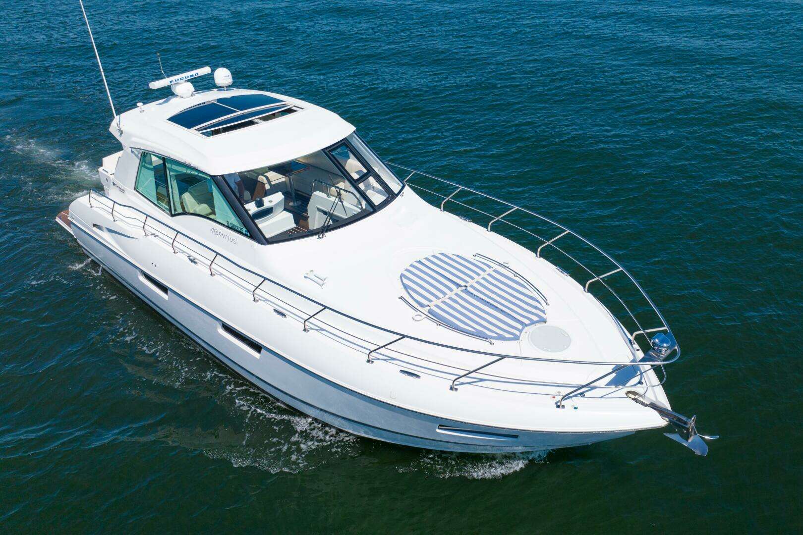 2013 Cruisers Yachts 48 Cantius - Image 9