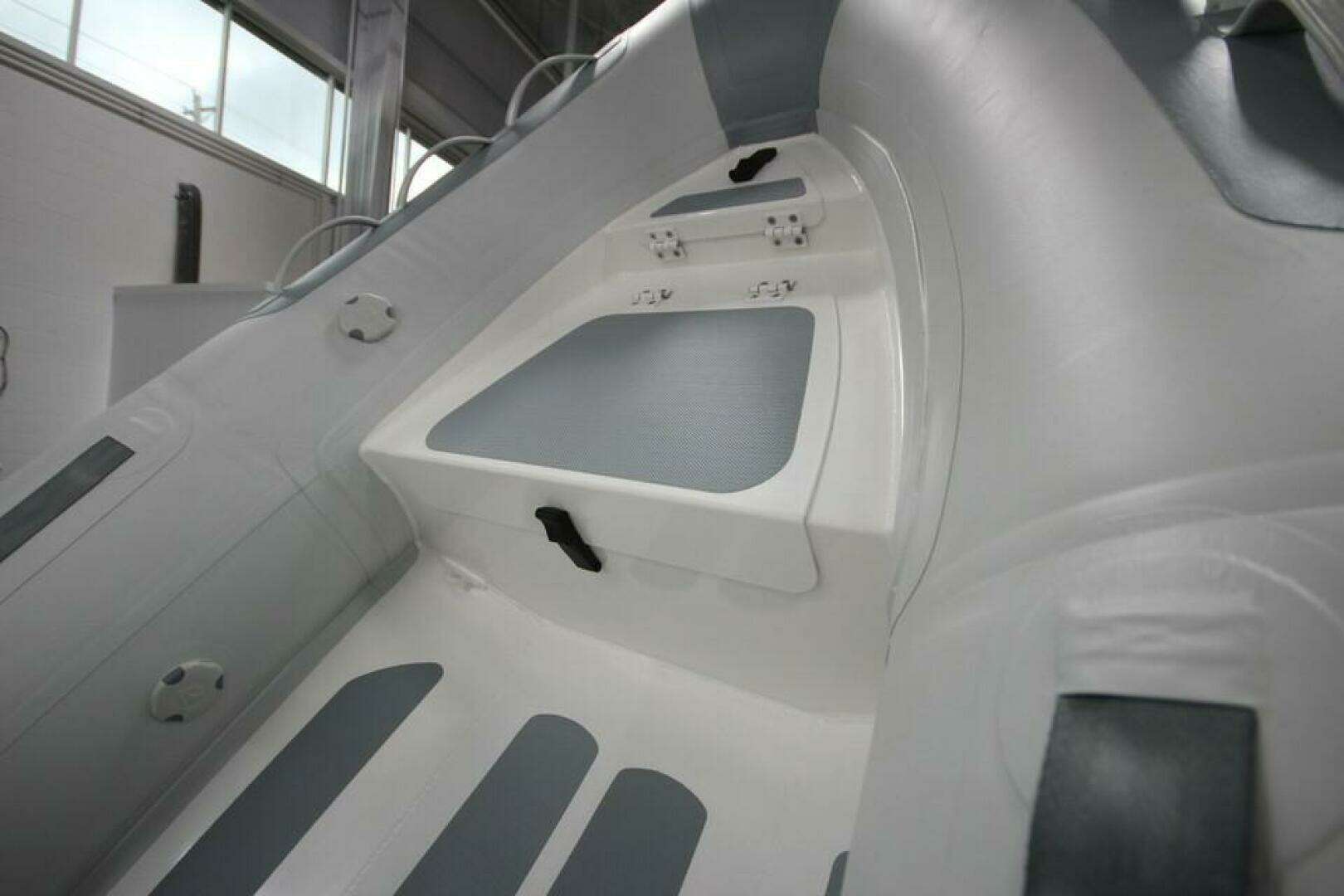 2023 Zodiac Cadet 330 DL RIB ALU PVC - Image 5