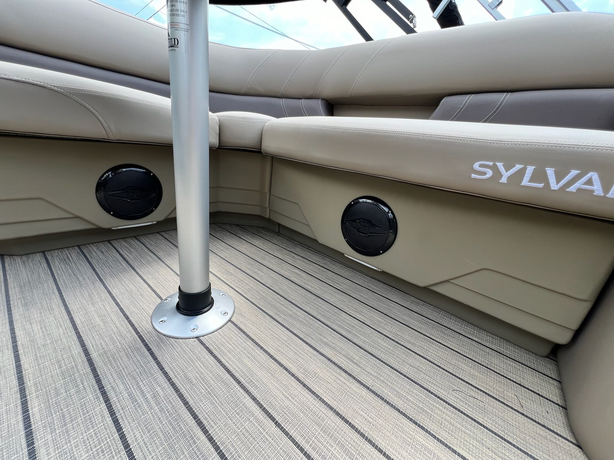 2026 Sylvan Mirage 8520 Cruise - 40
