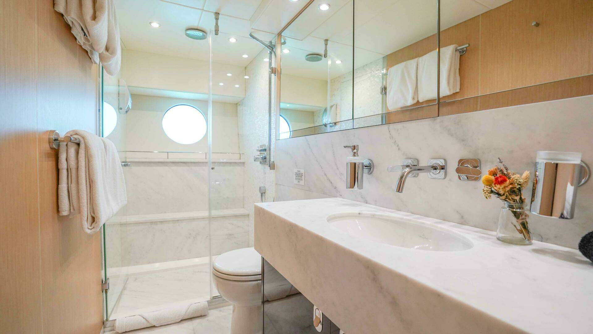 2016 Sunseeker 75 Yacht - Image 41