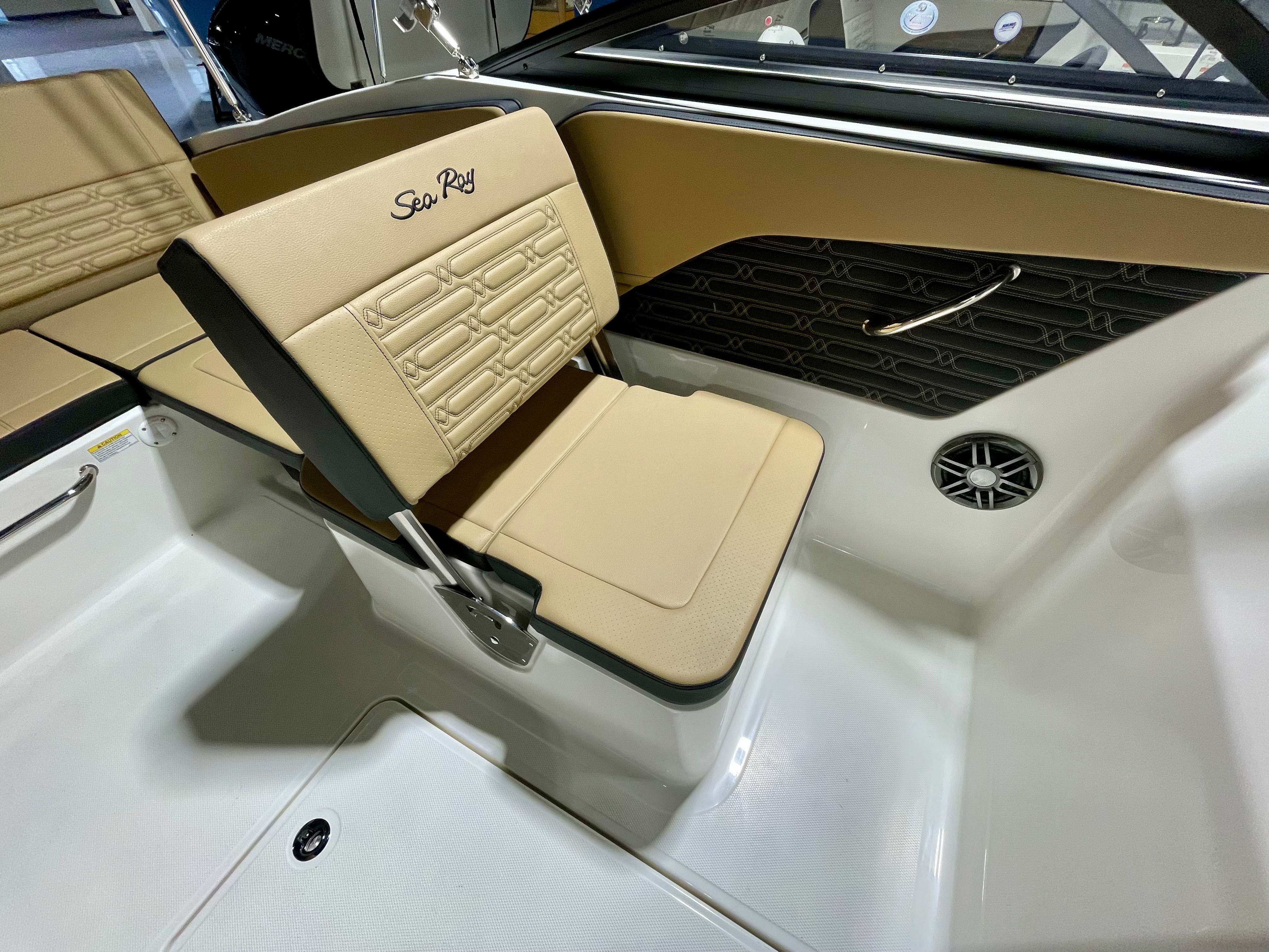 2026 Sea Ray SPX 210 Outboard - 8