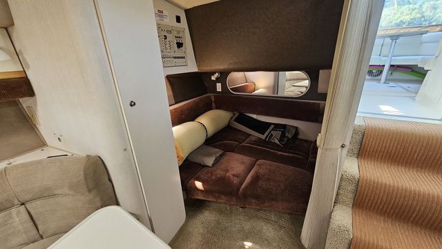 1995 Cruisers Yachts 3775 Esprit - 26