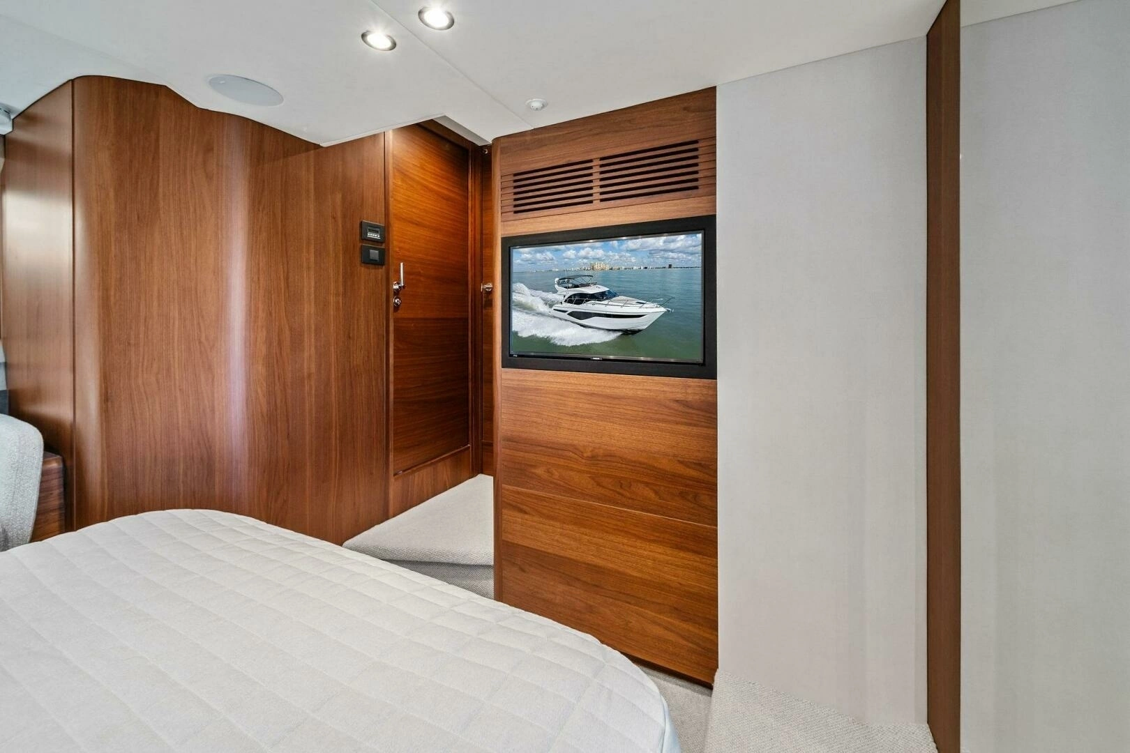 2023 Princess F50 - Image 31