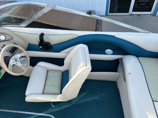 1995 Larson 174 SEI boat interior with white and blue seating and steering wheel.