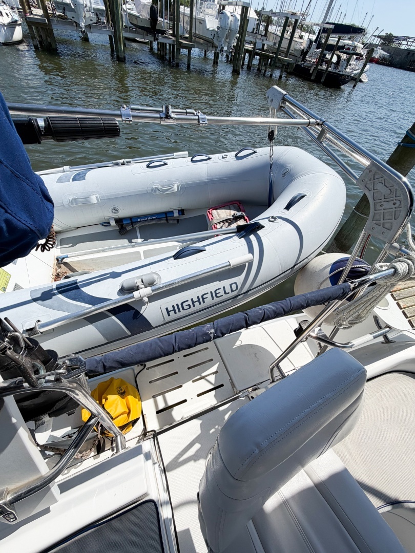 2005 Hunter 36 - Image 16