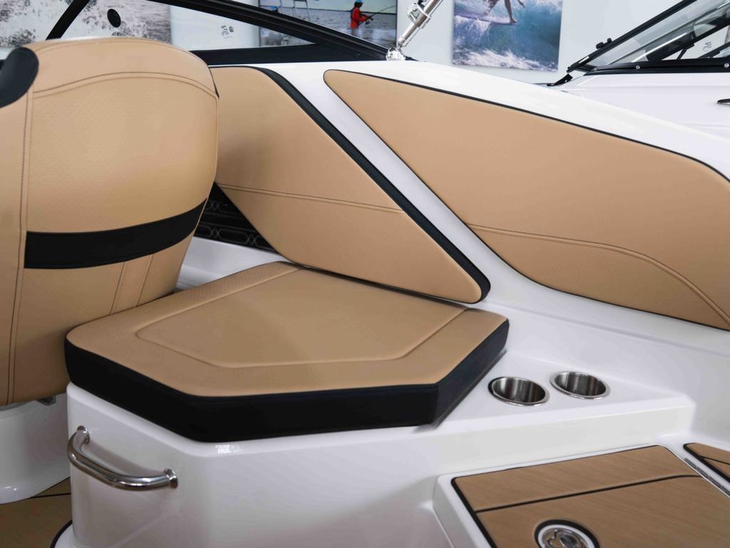 2026 Sea Ray SPX 210 Outboard - 19